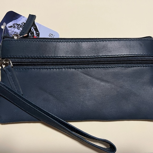 Softmoc Champs leather wristlet in Blue - Picture 2 of 3